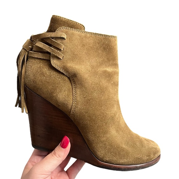 Frye Cece Suede Fringe Wedge Ankle Boots Womens 10 Tan Brown Tassel Zip Booties - Picture 1 of 13